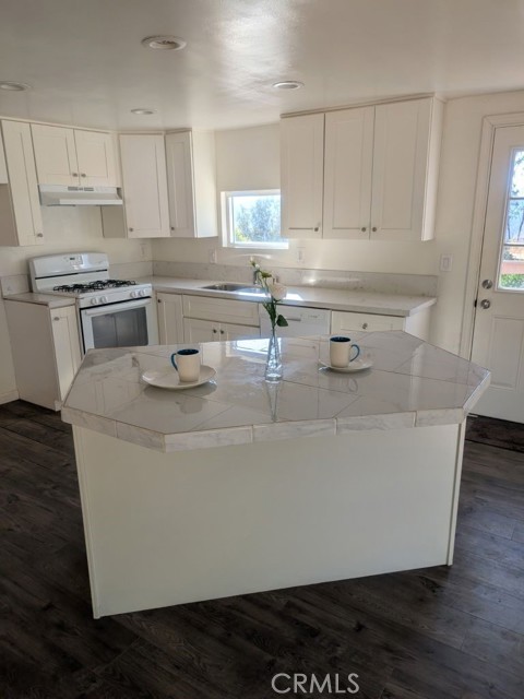 4287 Rosa Rancho Lane, Fallbrook CA: https://media.crmls.org/medias/46736c46-a674-4918-a10e-48a0822c5425.jpg