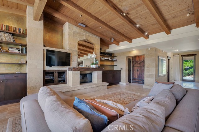 Detail Gallery Image 12 of 68 For 27409 Pacific Coast Hwy, Malibu,  CA 90265 - 4 Beds | 4 Baths