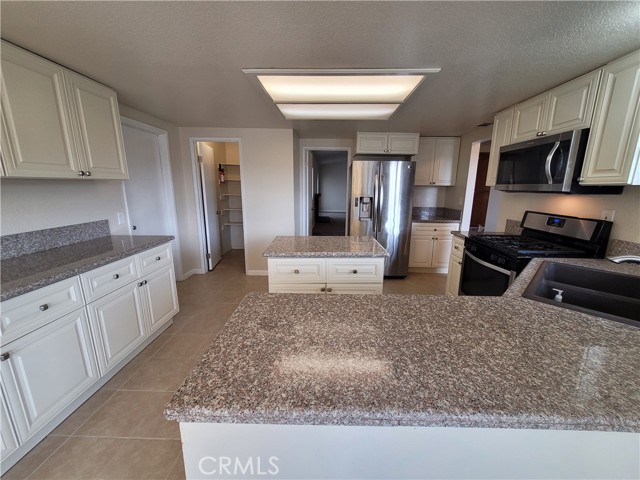 Detail Gallery Image 5 of 25 For 4160 Barnstaple Ct, Hemet,  CA 92545 - 4 Beds | 2 Baths