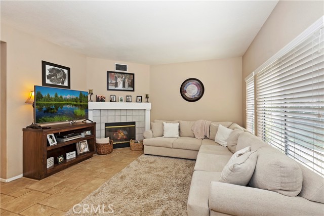 Detail Gallery Image 13 of 39 For 2904 Coral St, Corona,  CA 92882 - 4 Beds | 2/1 Baths
