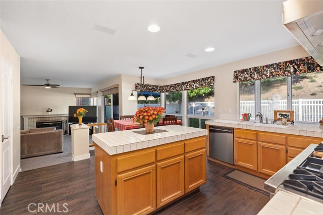 Detail Gallery Image 17 of 39 For 19222 Red Bluff, Lake Forest,  CA 92679 - 4 Beds | 3/1 Baths