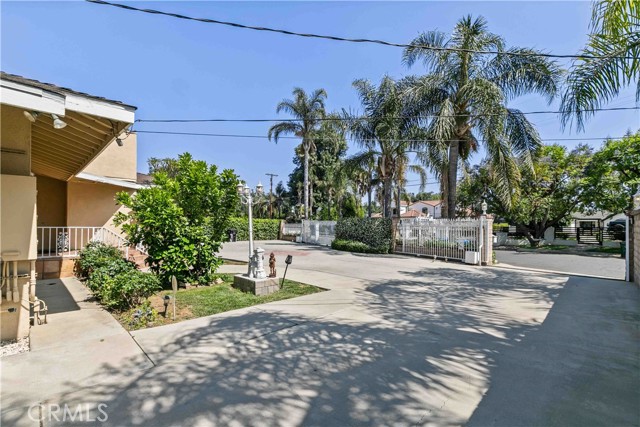 17533 Raymer Street, Sherwood Forest CA: https://media.crmls.org/medias/46782b90-2109-473e-a3a4-99a5b05a05f2.jpg