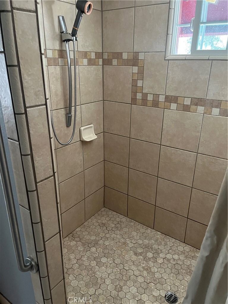 https://media.crmls.org/medias/46790676-918d-44e6-bc22-4226910163a8.jpg?preset=X-Large