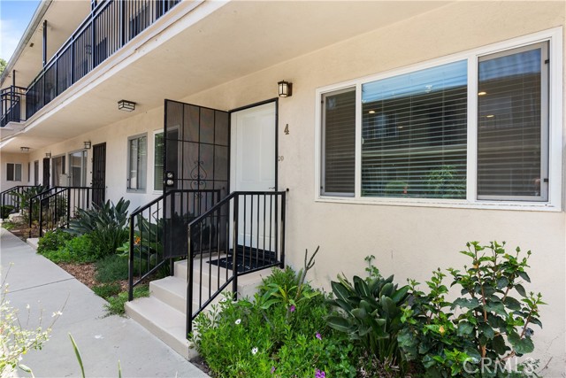 1831 E Appleton Street, Long Beach CA: https://media.crmls.org/medias/46798f29-911c-4341-b264-3762b95250a3.jpg