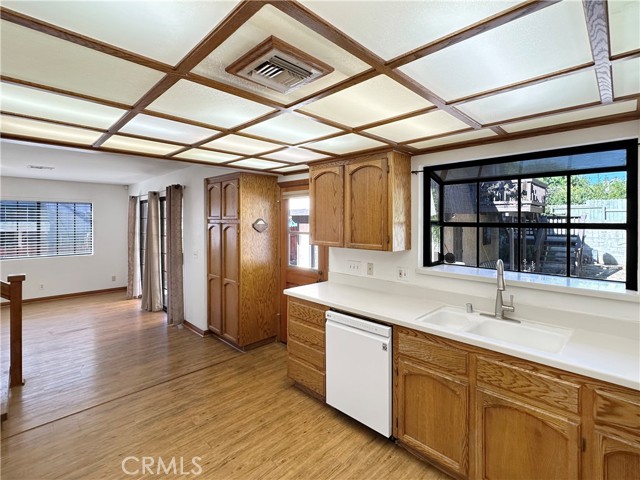 199 N Hermosa Avenue, Sierra Madre CA: https://media.crmls.org/medias/467a06e2-66ef-4d9c-b9d8-f28d2b988aac.jpg