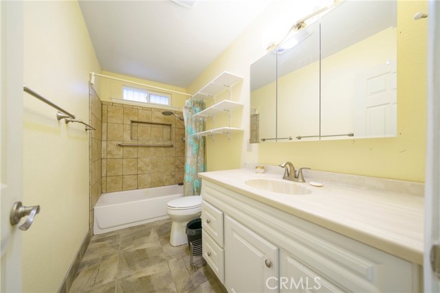 Detail Gallery Image 17 of 58 For 11020 Viento Pl, Apple Valley,  CA 92308 - 5 Beds | 3 Baths