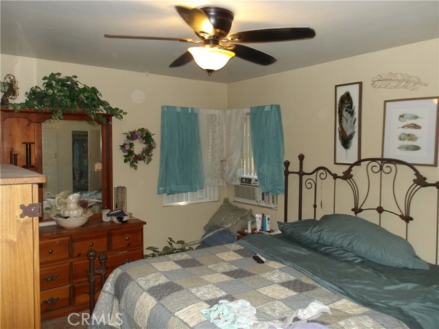 4034 Cottage Drive, San Bernardino CA: https://media.crmls.org/medias/467ae4ca-9588-47f8-983a-9d979d4ebb05.jpg