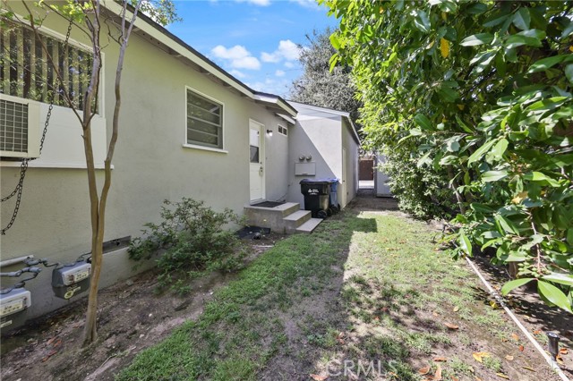 251 E Center Street, Covina CA: https://media.crmls.org/medias/467b9774-7782-4105-a396-004f116a295d.jpg