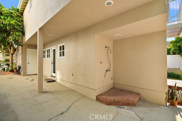 927 9th Street, Manhattan Beach, California 90266, 4 Bedrooms Bedrooms, ,2 BathroomsBathrooms,Residential,For Sale,9th Street,SB24101906