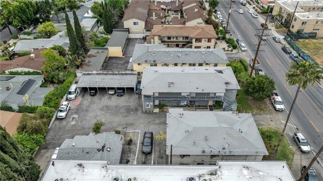 6862 Hazeltine Avenue, Van Nuys CA: https://media.crmls.org/medias/467bfbb8-1b8b-4ea4-8e49-d3eb0b0c3f58.jpg