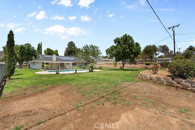7670 Lakeside Drive, Jurupa Valley CA: https://media.crmls.org/medias/467c3f60-b2cb-448e-b7e8-8e01c08e3f18.jpg