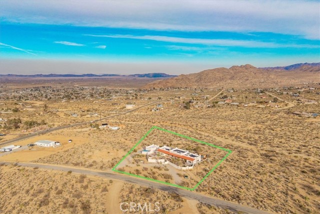 7423 Juniper Road, Joshua Tree CA: https://media.crmls.org/medias/467d3b8e-3577-46d1-8862-751d8021d4b2.jpg