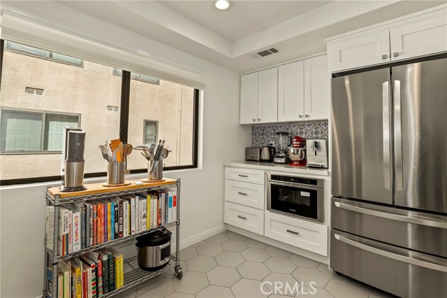 Detail Gallery Image 13 of 38 For 209 S Oakland Ave #D,  Pasadena,  CA 91101 - 3 Beds | 2/1 Baths