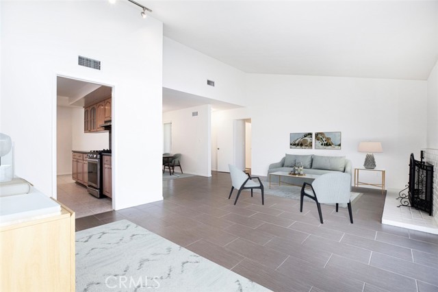 Detail Gallery Image 11 of 43 For 6554 Whitaker Ave, Van Nuys,  CA 91406 - 4 Beds | 2 Baths