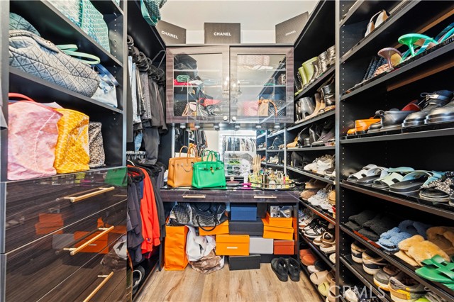 9778 Via Roma, Burbank CA: https://media.crmls.org/medias/467dd0b1-91ee-454a-a513-177f5b5ee3e7.jpg