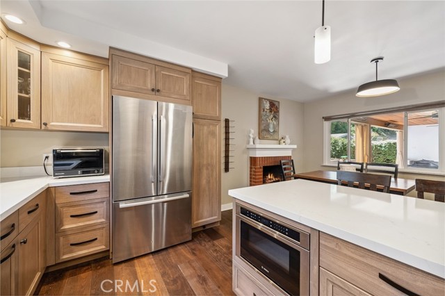 2248 E Chevy Chase Drive, Glendale CA: https://media.crmls.org/medias/467dfbfb-4b90-4874-a72d-e0eef8e9a600.jpg