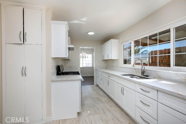Detail Gallery Image 6 of 16 For 1720 Sweetbrier, Palmdale,  CA 93550 - 4 Beds | 2 Baths