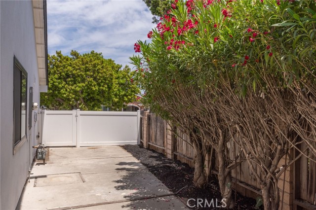 876 Ballina Court, Newbury Park CA: https://media.crmls.org/medias/467f83a3-430f-4fcb-b508-0162c1375373.jpg