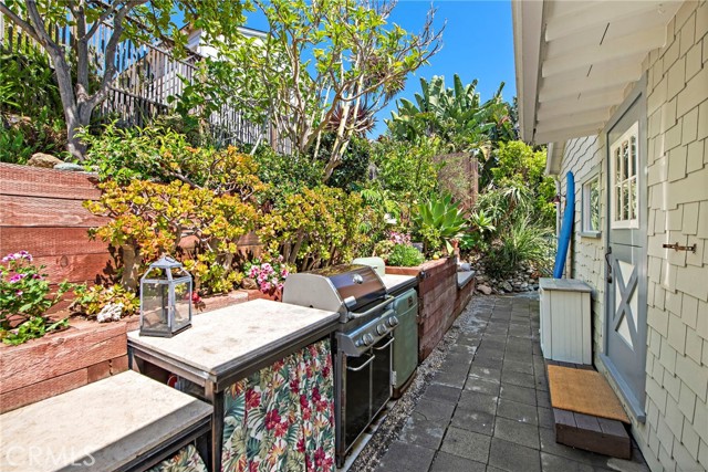 Detail Gallery Image 11 of 30 For 32060 Virginia Way, Laguna Beach,  CA 92651 - 2 Beds | 2 Baths