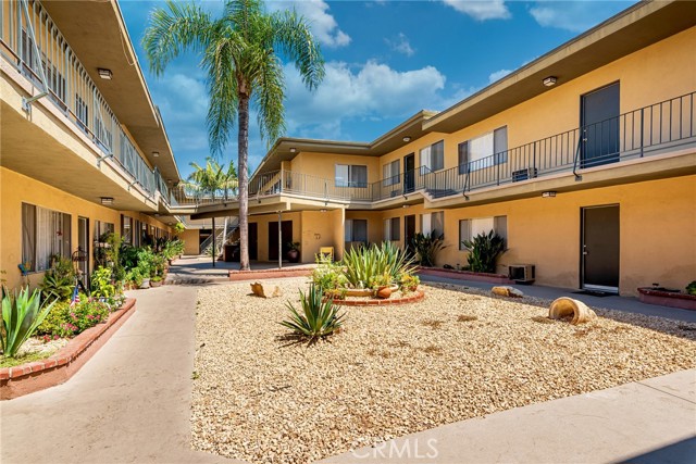 Detail Gallery Image 17 of 19 For 17931 Devonshire St #24,  Northridge,  CA 91325 - 2 Beds | 1/1 Baths