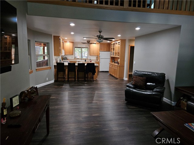 Detail Gallery Image 11 of 43 For 218 Chippewa Ln, Lake Arrowhead,  CA 92352 - 4 Beds | 2/1 Baths