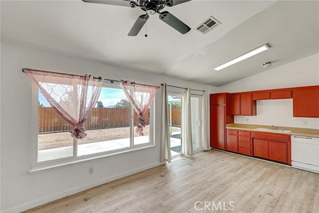 12677 Stage Coach Drive, Victorville CA: https://media.crmls.org/medias/46807a6a-71a3-4f53-86bb-949b10555352.jpg