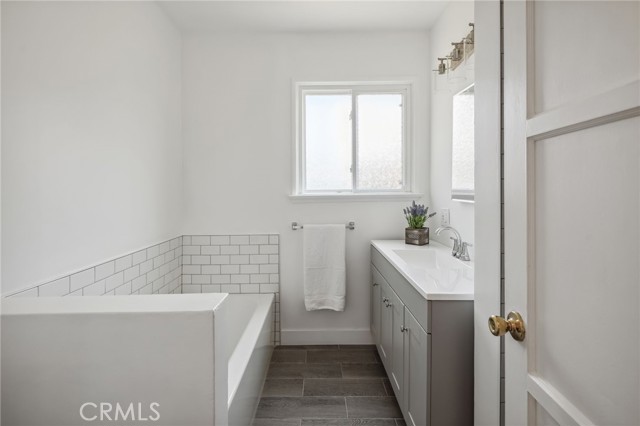 6515 Amigo Avenue, Reseda CA: https://media.crmls.org/medias/46808e0f-8ca9-4386-90f0-30fa88f3e5ab.jpg