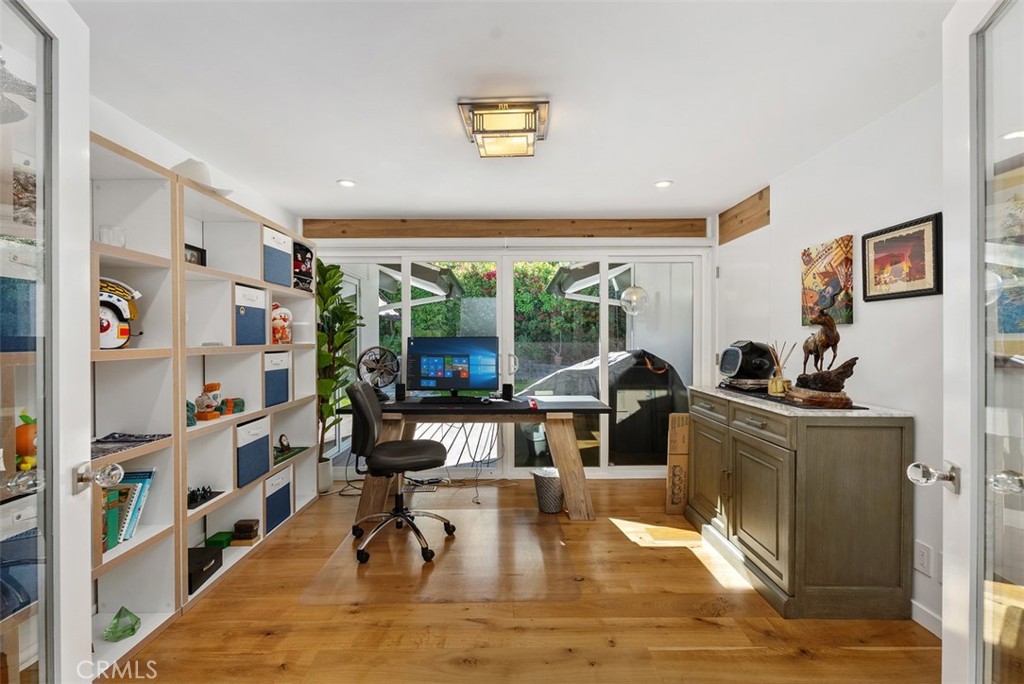 https://media.crmls.org/medias/4680b19a-0a05-484f-b388-1a77b86242b5.jpg?preset=X-Large