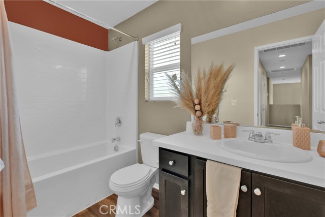 10562 Chevron Court, Adelanto CA: https://media.crmls.org/medias/4681e1ad-086a-4964-81ae-a8100b0fcef9.jpg