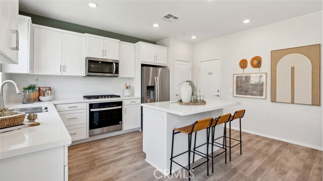 26185 Moorpark Court, Corona CA: https://media.crmls.org/medias/46823e48-aff8-4bdf-9a30-715407ae26a0.jpg