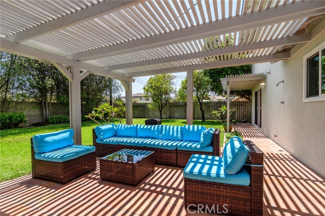 8042 Driftwood Drive, Huntington Beach CA: https://media.crmls.org/medias/4682d0ca-10e1-42b8-aba3-f6fb43f91e3d.jpg