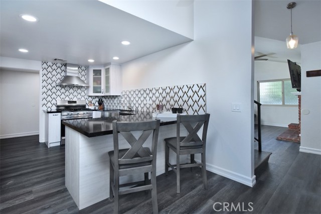 Detail Gallery Image 9 of 38 For 17908 River Cir #1,  Canyon Country,  CA 91387 - 3 Beds | 2 Baths