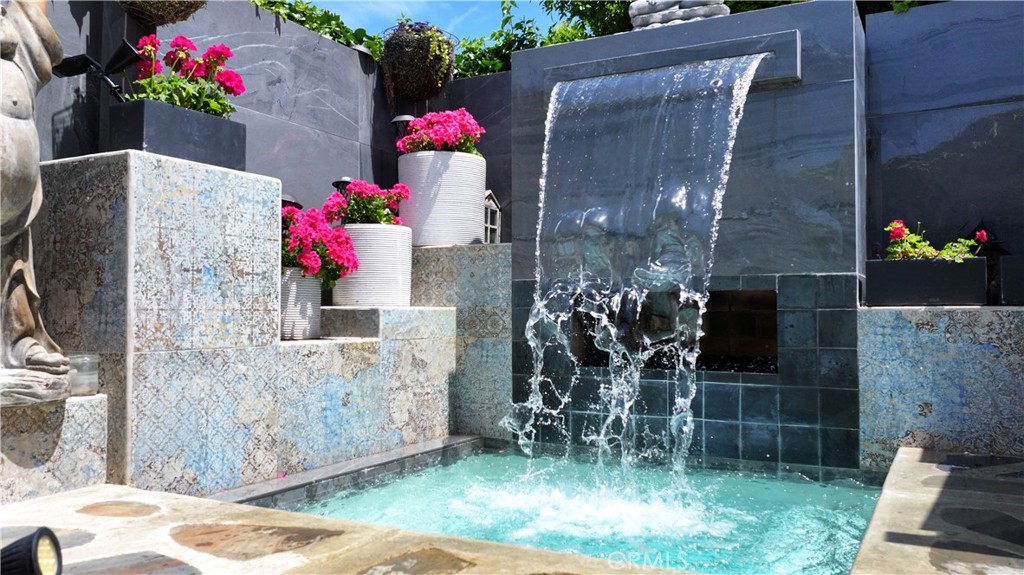 MLS #OC25182899 img 3