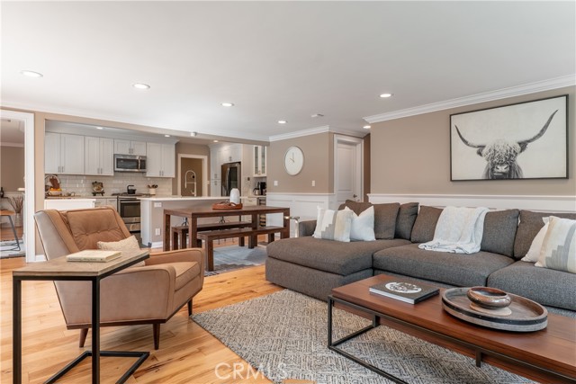 Detail Gallery Image 9 of 31 For 8844 Villanova Ave, Los Angeles,  CA 90045 - 5 Beds | 4 Baths