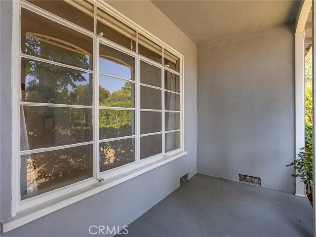 10348 Woodbridge Street, Toluca Lake CA: https://media.crmls.org/medias/4685b8cd-74a1-46bd-905f-6834d99f2a56.jpg