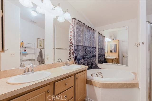250 N Linden Avenue, Rialto CA: https://media.crmls.org/medias/4685da35-f01a-48ec-a261-f4ba9aa7b4e1.jpg