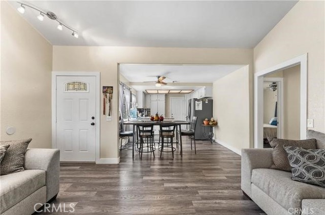 Detail Gallery Image 3 of 7 For 1201 E Avenue R7, Palmdale,  CA 93550 - 3 Beds | 2 Baths