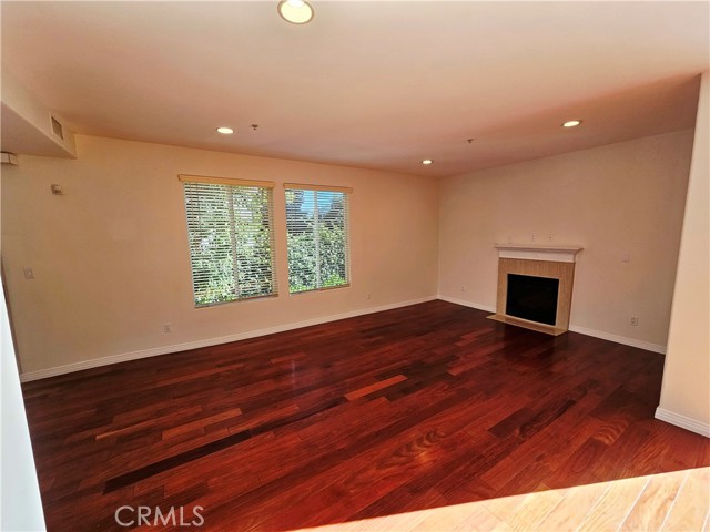 Detail Gallery Image 6 of 32 For 4732 Radford Ave #3,  Valley Village,  CA 91607 - 3 Beds | 3 Baths