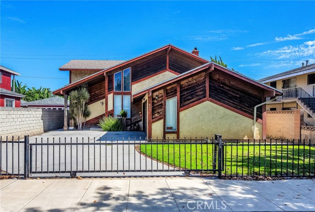 1860 San Francisco Avenue, Long Beach CA: https://media.crmls.org/medias/46878322-bb05-4e0f-b28f-43e77036ed06.jpg