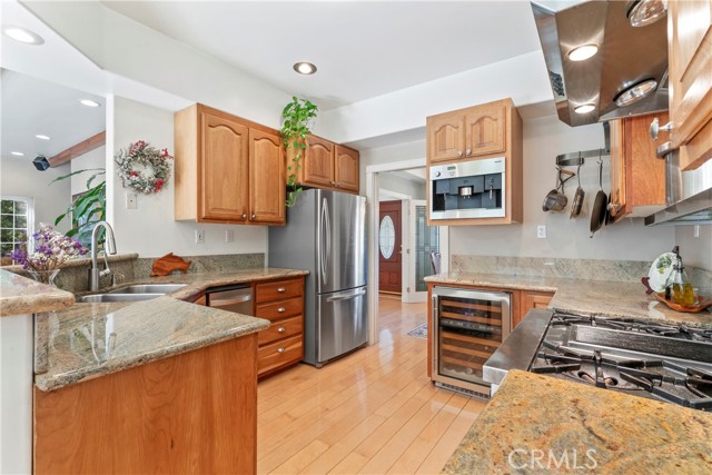 Detail Gallery Image 4 of 72 For 197 Massive Rd, Lake Arrowhead,  CA 92317 - 4 Beds | 3/1 Baths