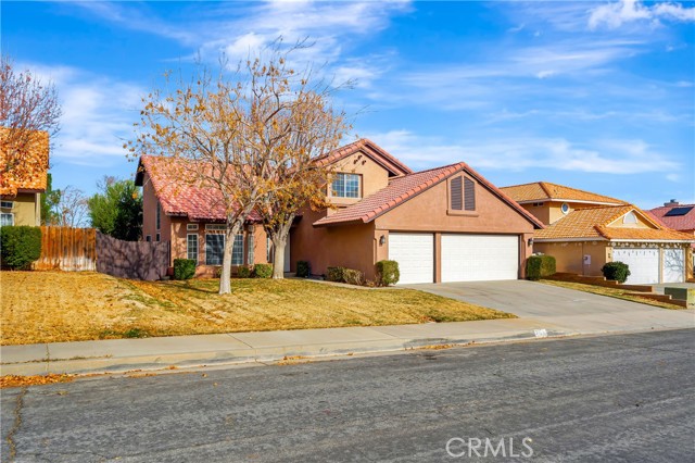 Detail Gallery Image 5 of 67 For 3101 Crowne Dr, Palmdale,  CA 93551 - 5 Beds | 3 Baths