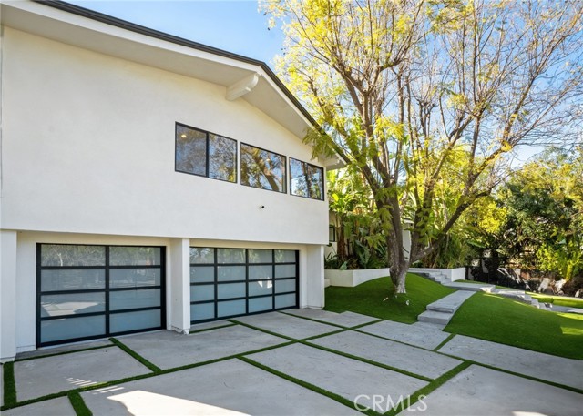 5265 Del Moreno Drive, Woodland Hills CA: https://media.crmls.org/medias/468813bc-0188-4e74-84b3-035ffc527334.jpg