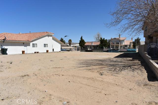 Detail Gallery Image 4 of 7 For 26299 Driftwood Ln, Helendale,  CA 92342 - – Beds | – Baths