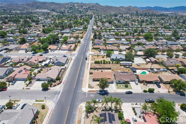 1281 Leslie Drive, Hemet CA: https://media.crmls.org/medias/468a1d11-6ab3-4615-8e90-2302238c80a9.jpg