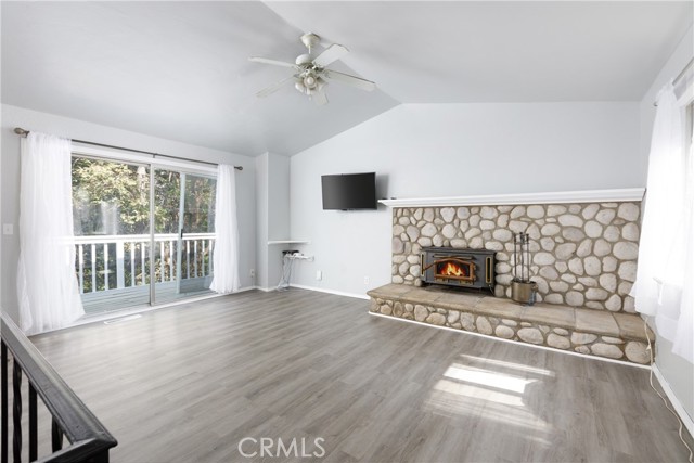 Detail Gallery Image 8 of 25 For 1187 Scenic Way, Rimforest,  CA 92378 - 2 Beds | 1/1 Baths