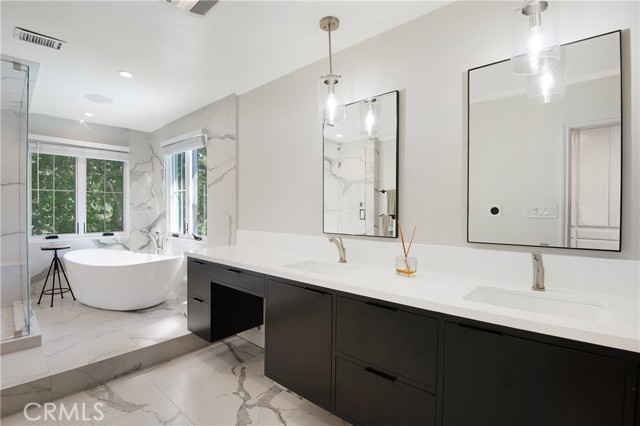 Detail Gallery Image 32 of 55 For 4851 Corbin Ave, Tarzana,  CA 91356 - 6 Beds | 6 Baths