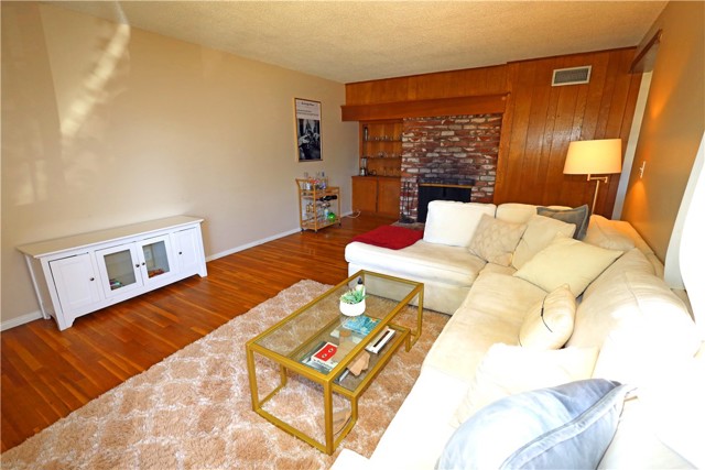 Detail Gallery Image 6 of 35 For 622 E Lomita, Orange,  CA 92867 - 4 Beds | 2 Baths