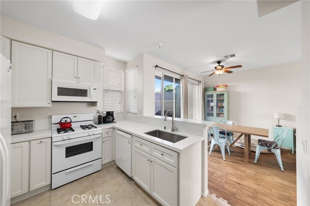 Detail Gallery Image 3 of 24 For 39224 Anchor Bay #C,  Murrieta,  CA 92563 - 2 Beds | 2/1 Baths