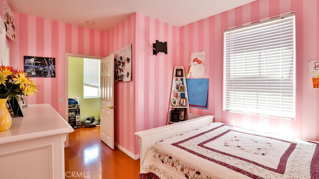 https://media.crmls.org/medias/468efd40-54ed-4640-a015-cc2456099f17.jpg?preset=X-Large