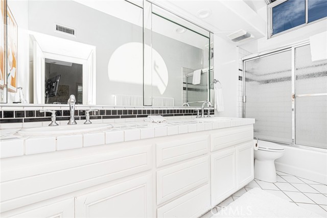 Detail Gallery Image 16 of 28 For 1720 W Oceanfront #B,  Newport Beach,  CA 92663 - 2 Beds | 2/1 Baths